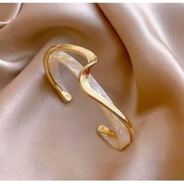 Bracelete Feminino Geométrico "Golden Wave"